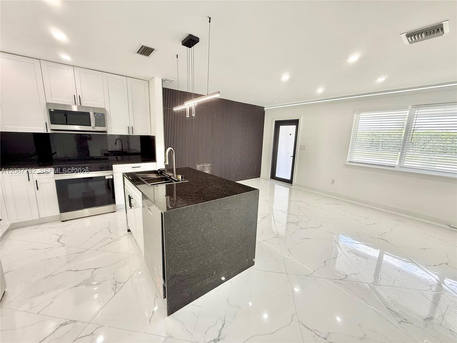 8600 Taft St, Pembroke Pines, FL 33024 photo 2