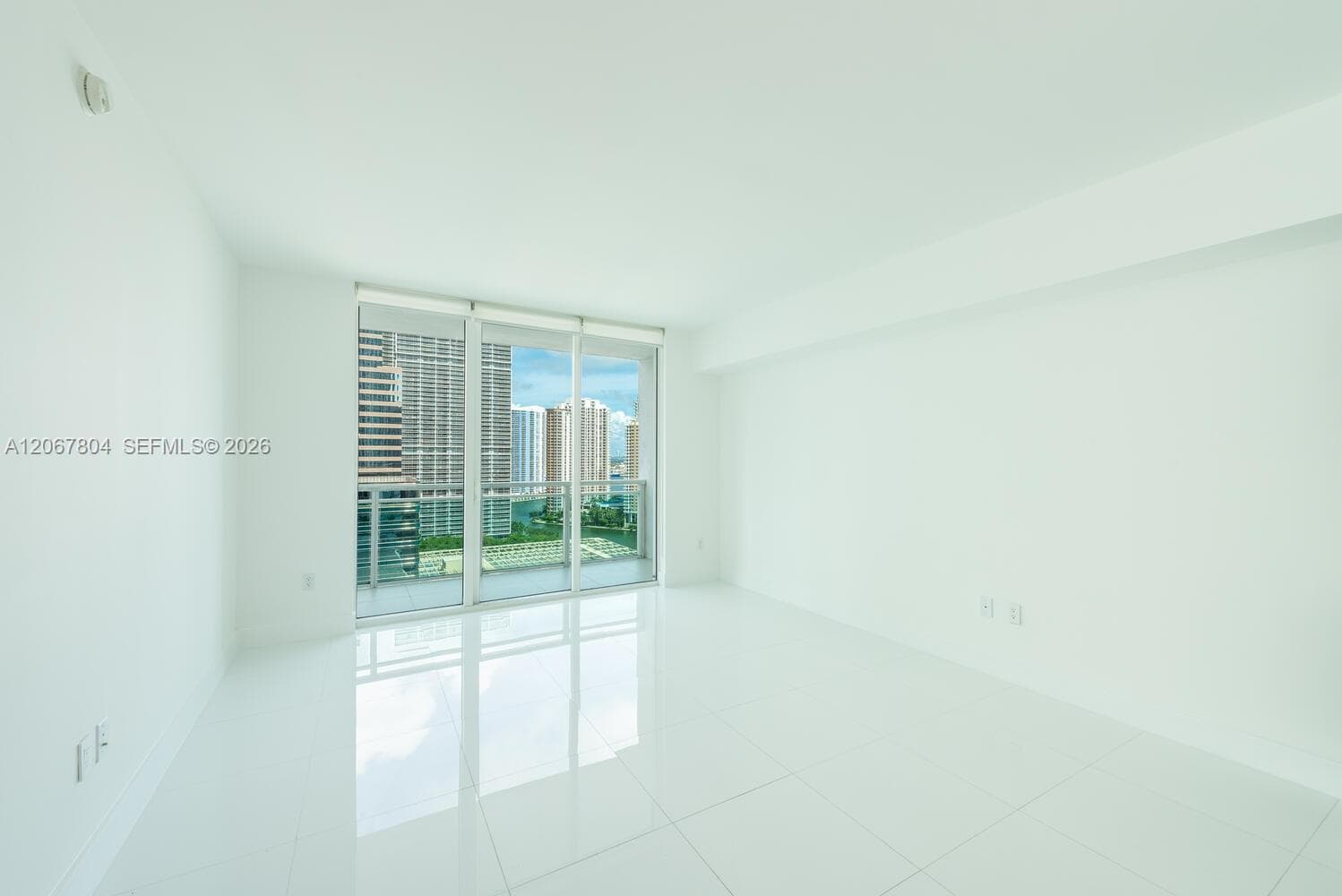 950 Brickell Bay Dr # 2208, Miami, FL 33131 photo 4