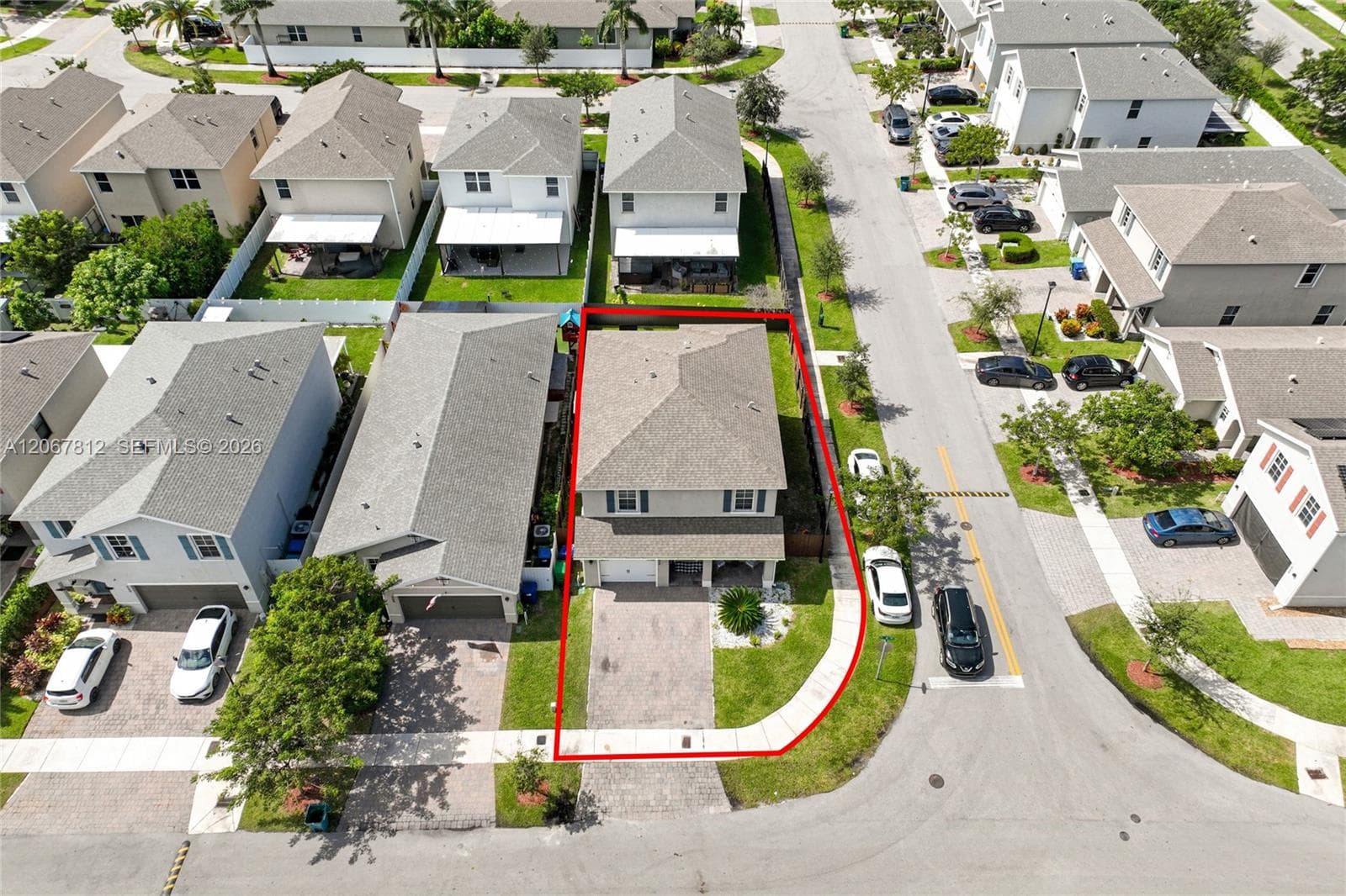 572 NE 6th Pl, Homestead, FL 33034 photo 4