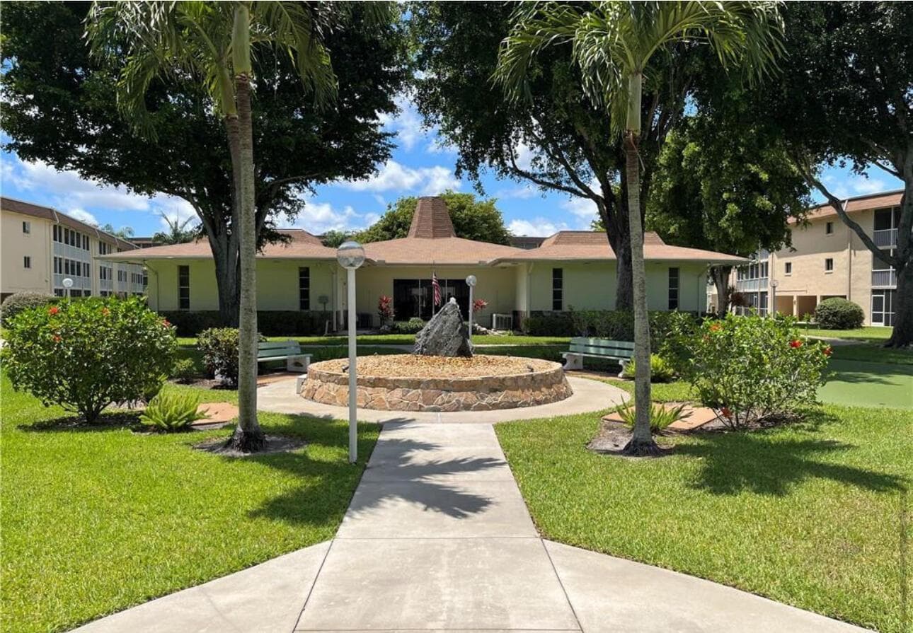 400 VILLAGE GREEN Circle W # 205, Palm Springs, FL 33461 photo 3