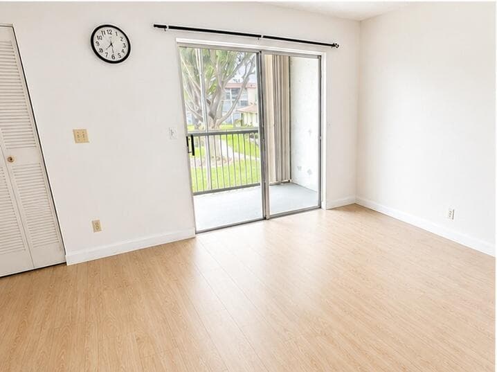 400 VILLAGE GREEN Circle W # 205, Palm Springs, FL 33461 photo 5