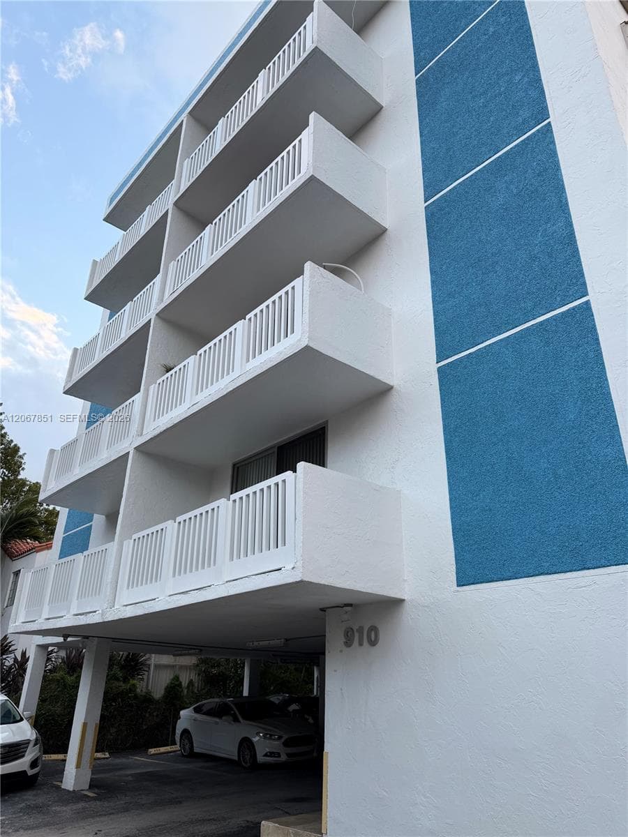 910 Michigan Ave # 405, Miami Beach, FL 33139