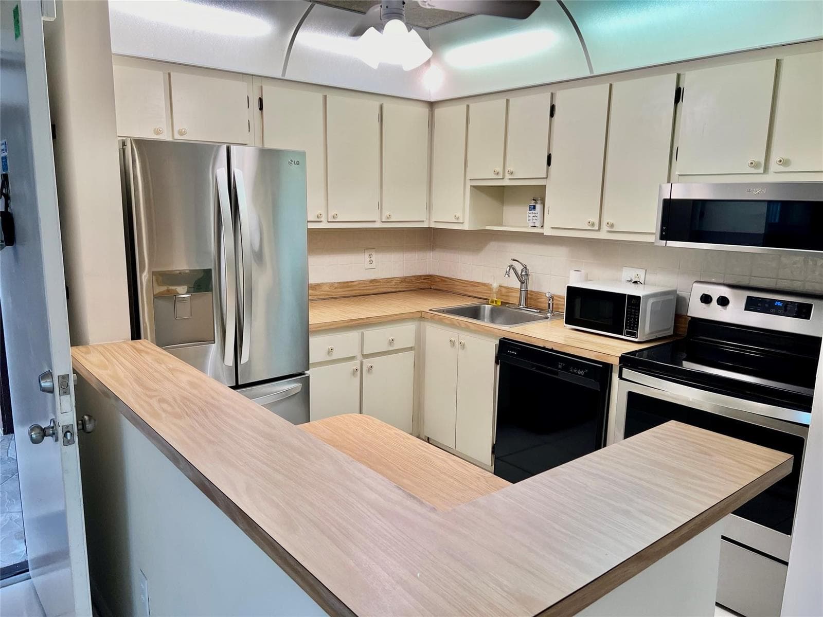 9718 S BELFORT Circle # 108, Tamarac, FL 33321 photo 2