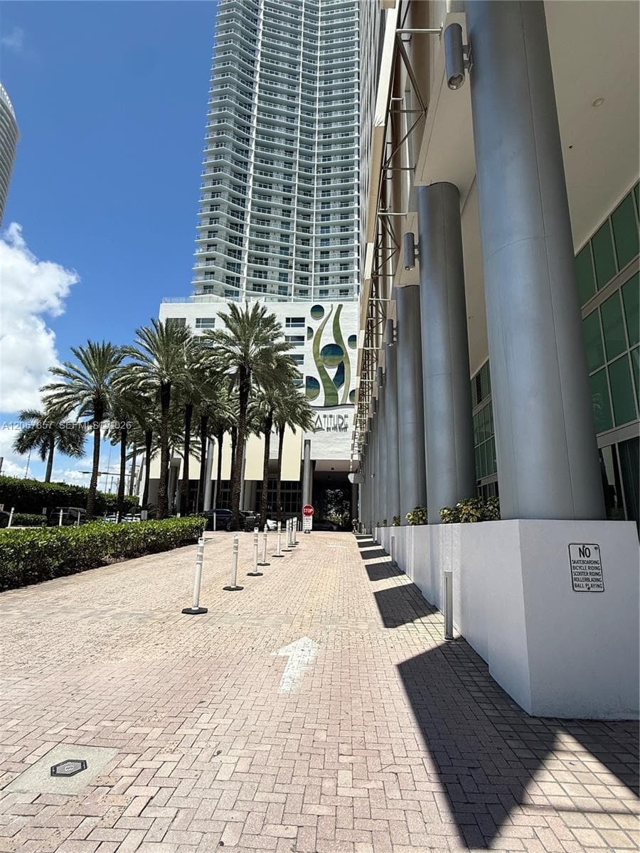 185 SW 7th St # 4010, Miami, FL 33130 photo 2