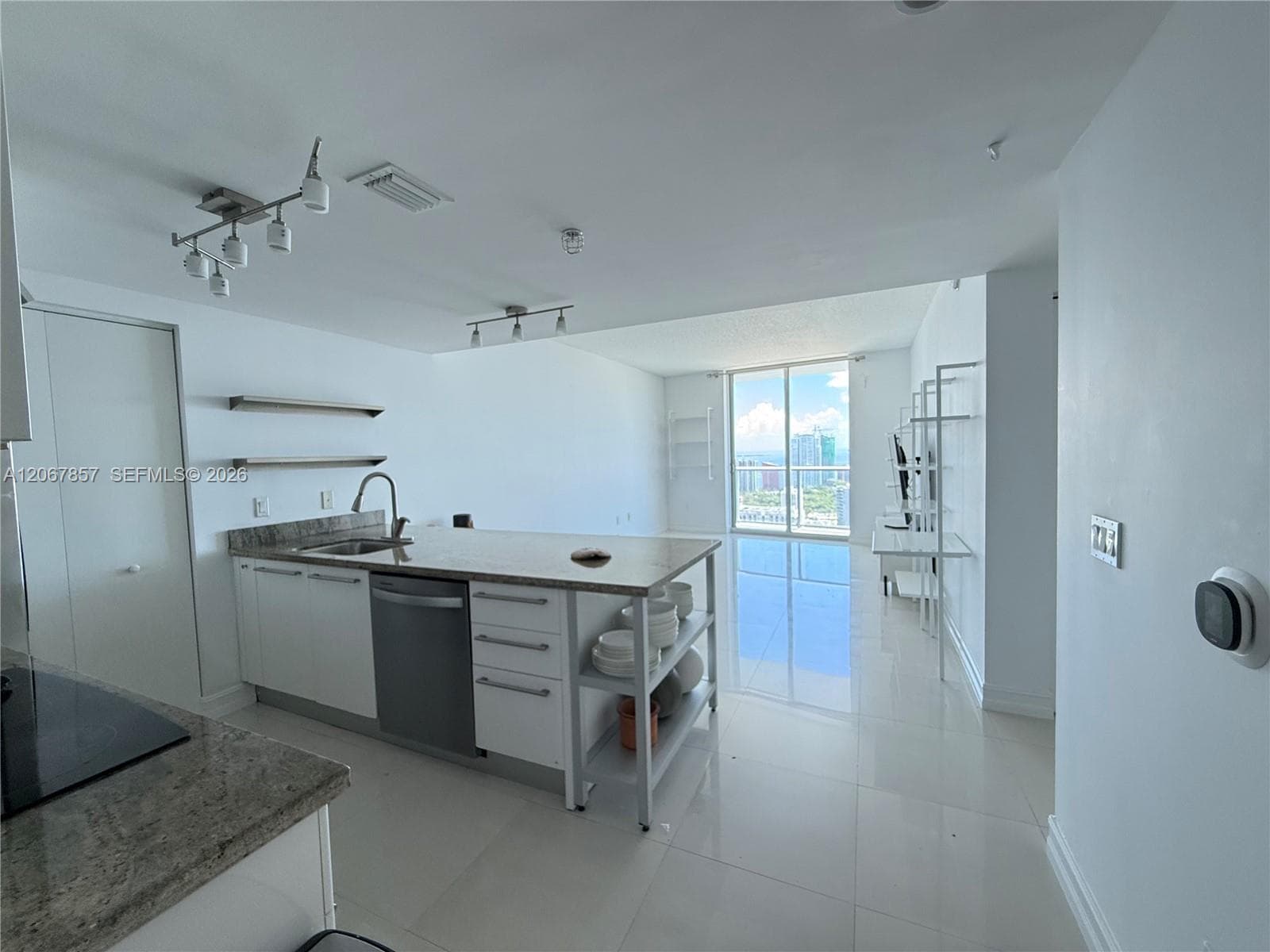 185 SW 7th St # 4010, Miami, FL 33130 photo 5