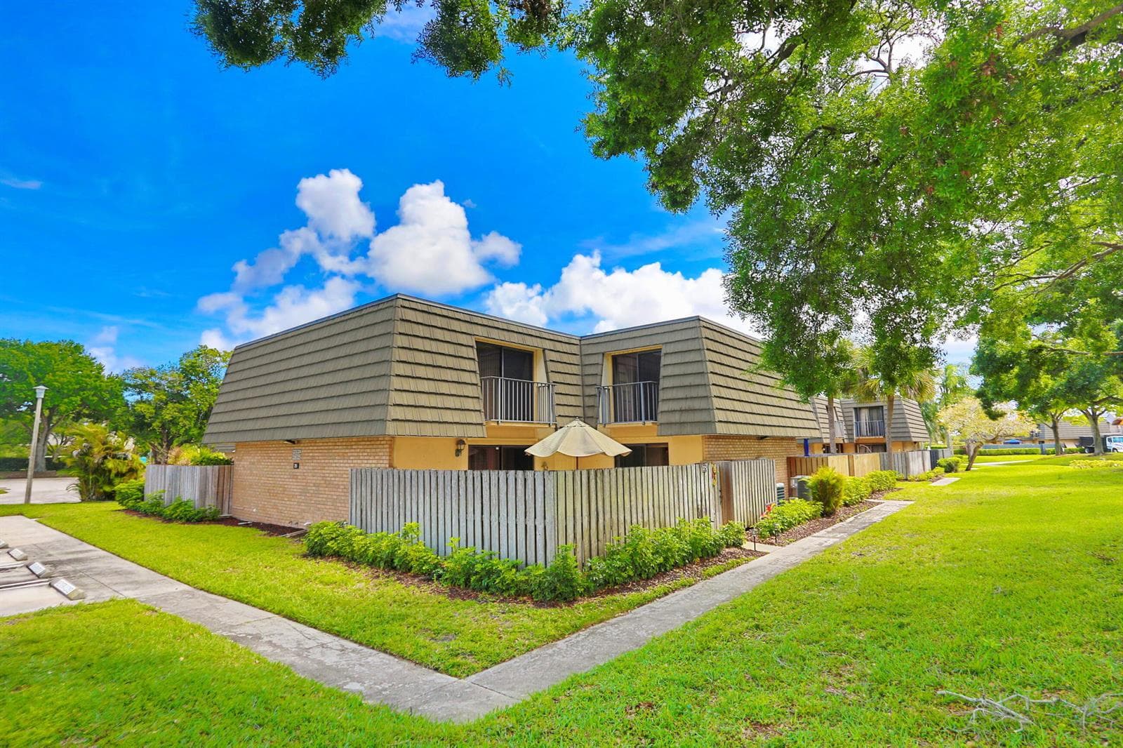 325 3RD Way, West Palm Beach, FL 33407 photo 2