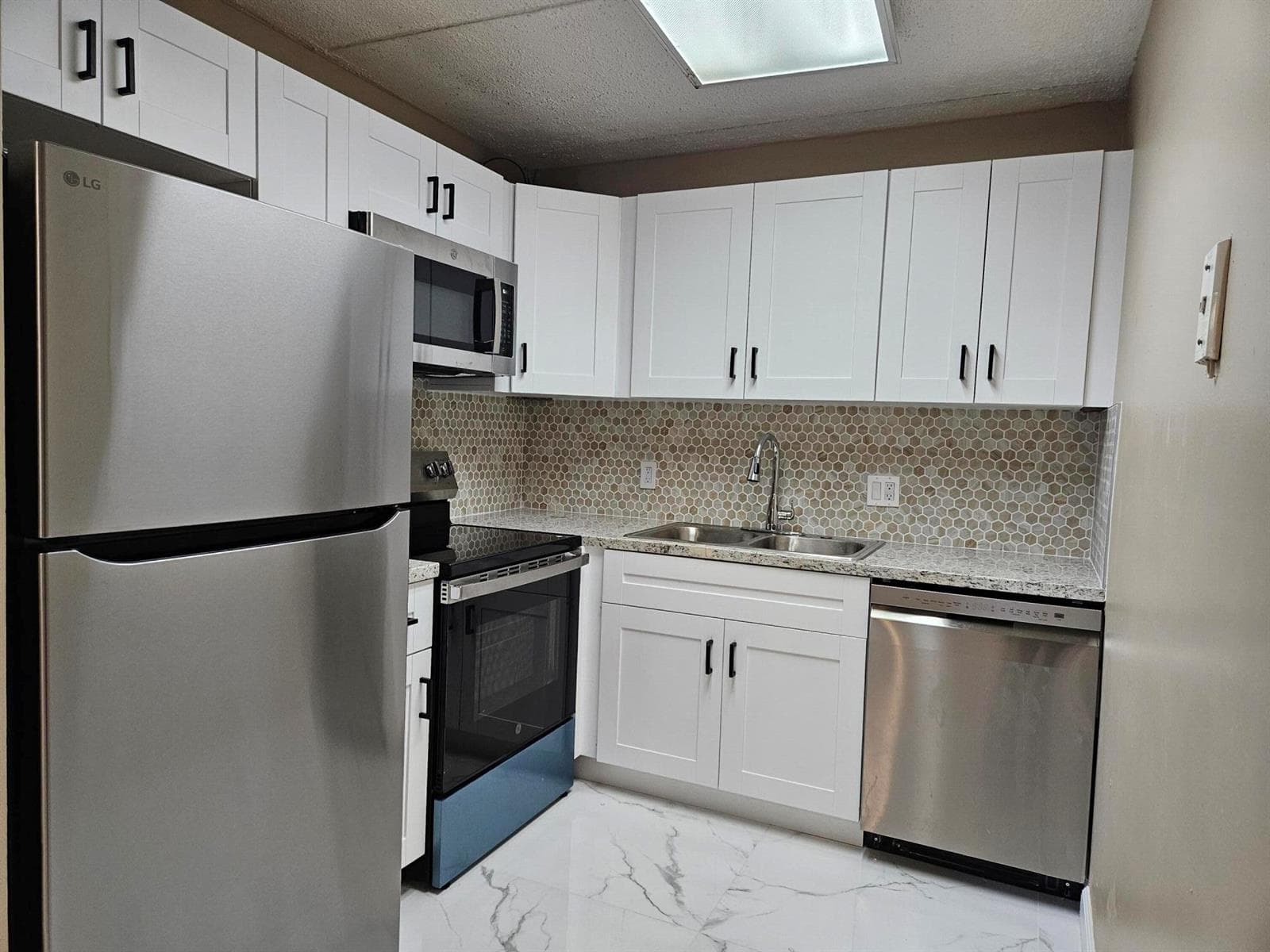 300 VILLAGE GREEN Circle S # 114, Palm Springs, FL 33461 photo 5
