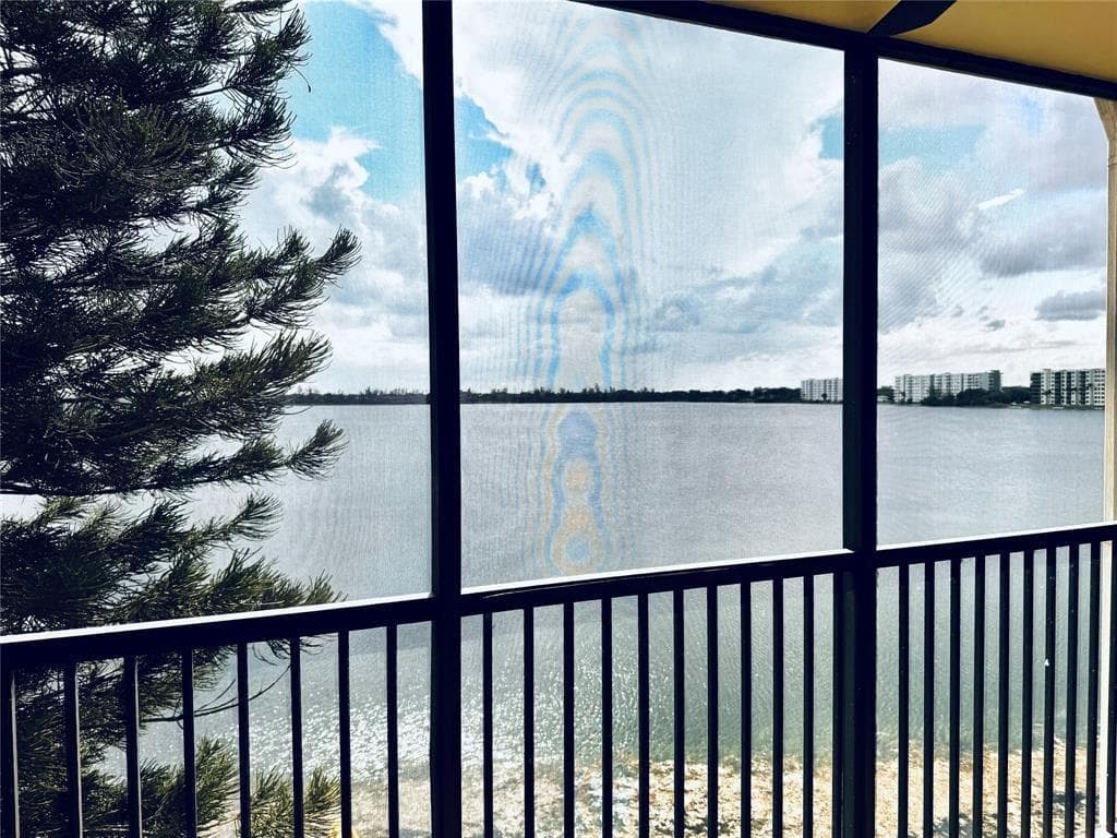 111 LAKE EMERALD Drive # 407, Oakland Park, FL 33309 photo 2