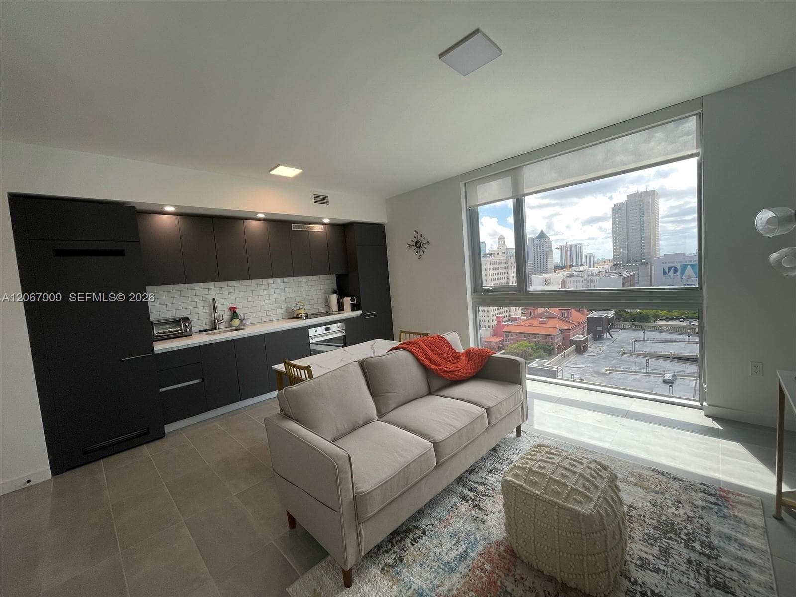 227 NE 2nd St # 1606, Miami, FL 33132 photo 3