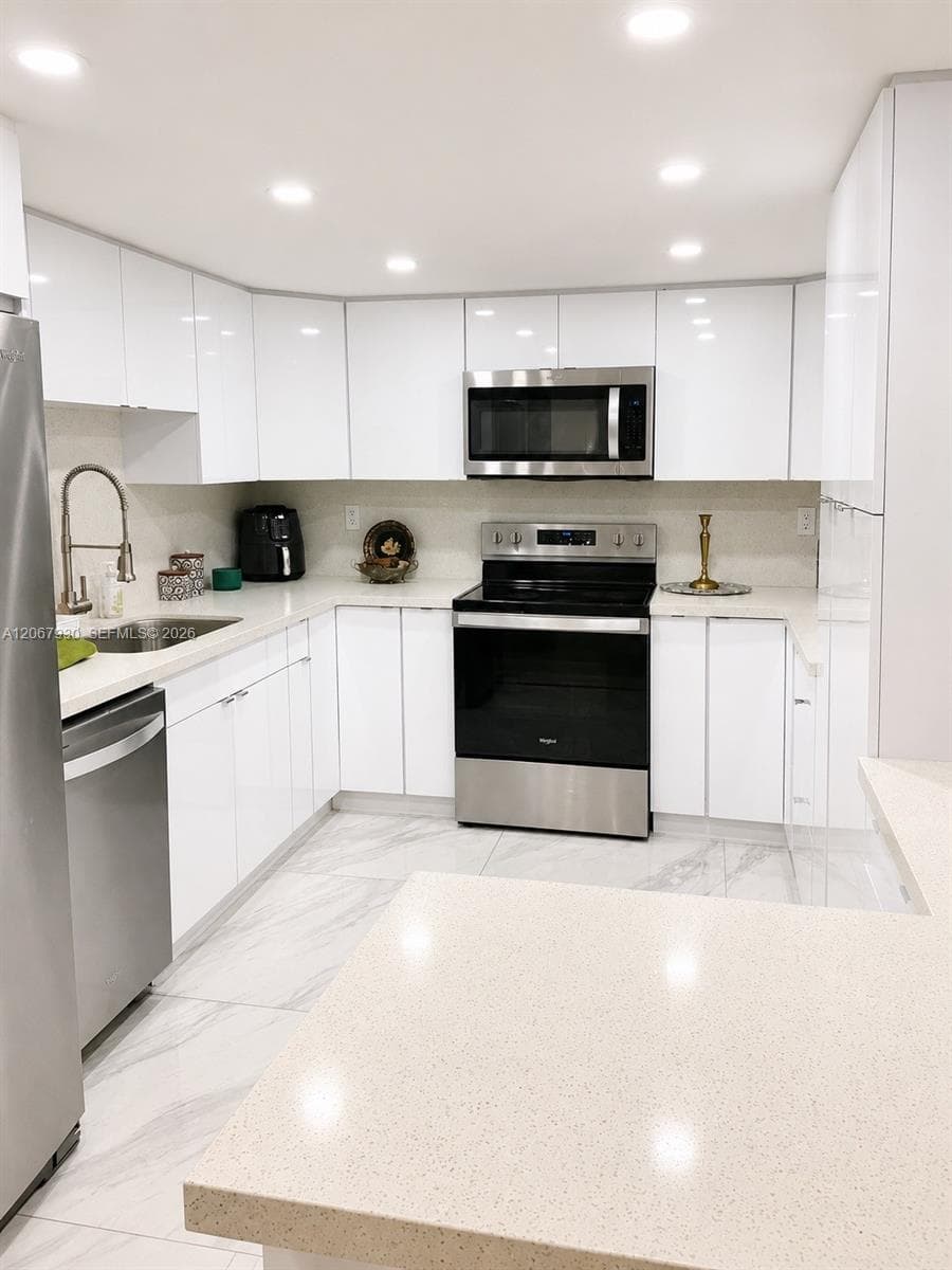 9735 NW 52nd St # 305, Doral, FL 33178 photo 2