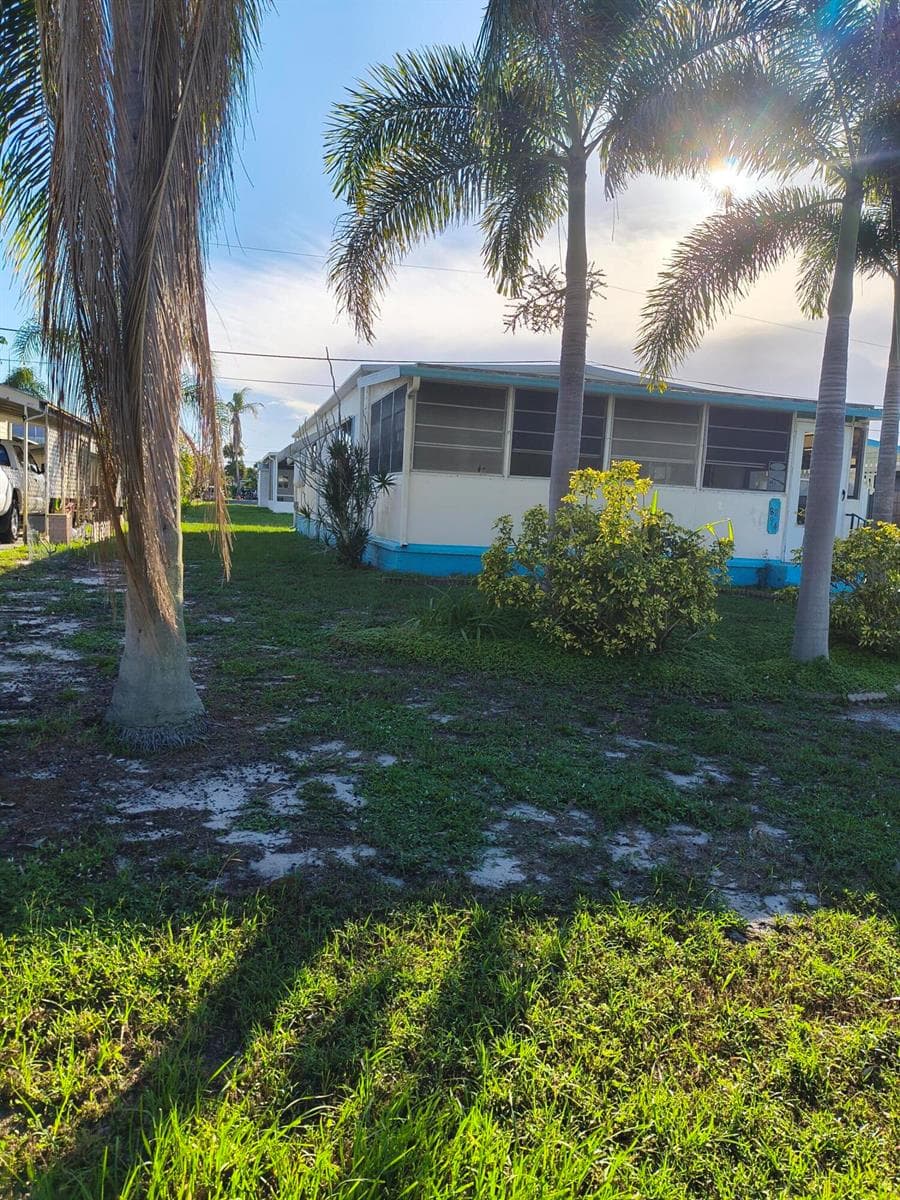 8294 SE SANDY Lane, Hobe Sound, FL 33455 photo 2