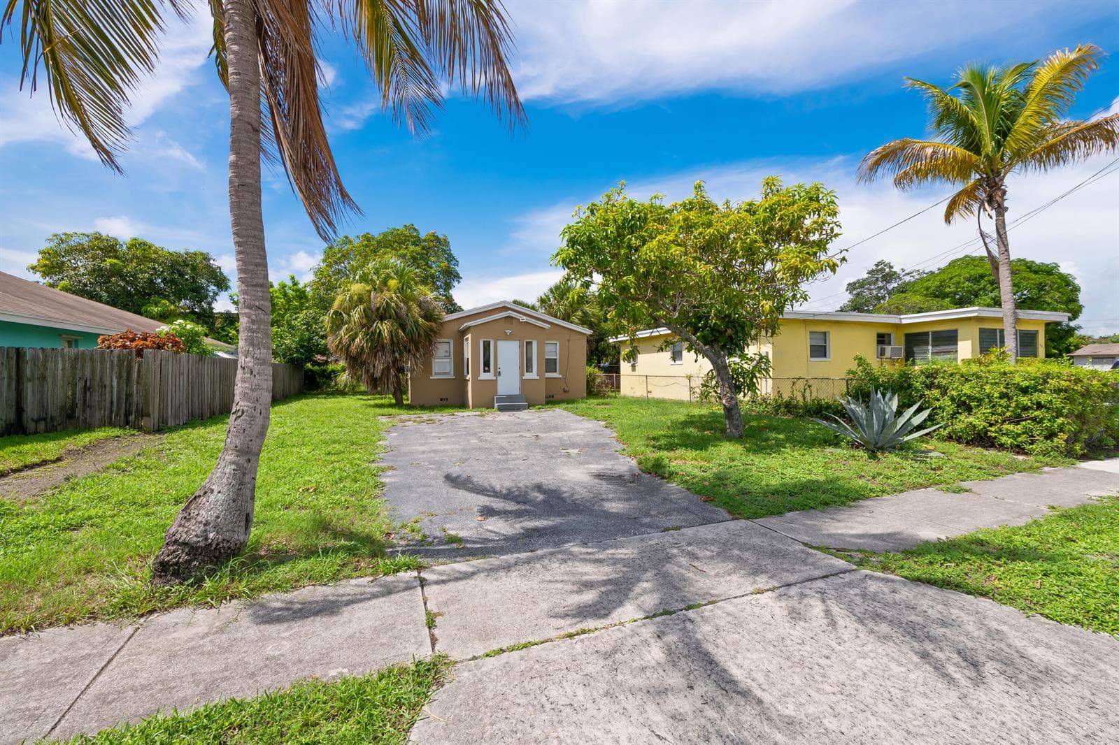 649 W 10TH Street, Riviera Beach, FL 33404 photo 2
