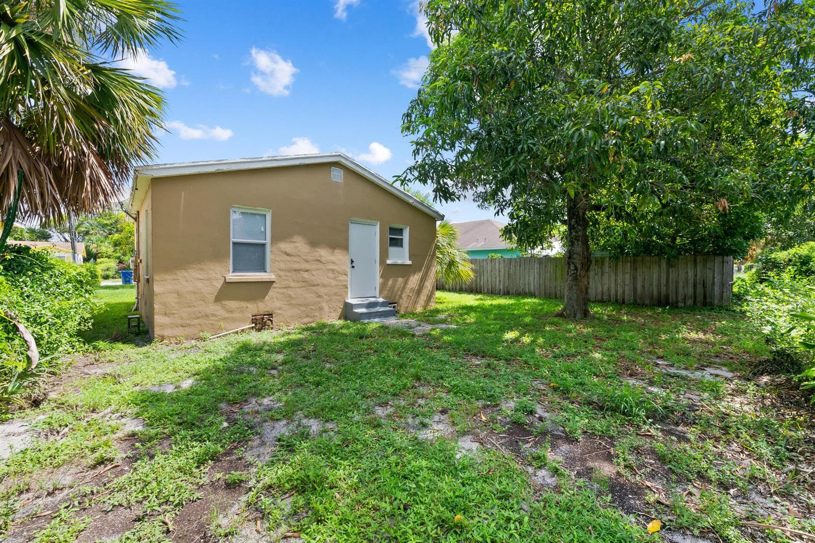 649 W 10TH Street, Riviera Beach, FL 33404 photo 5