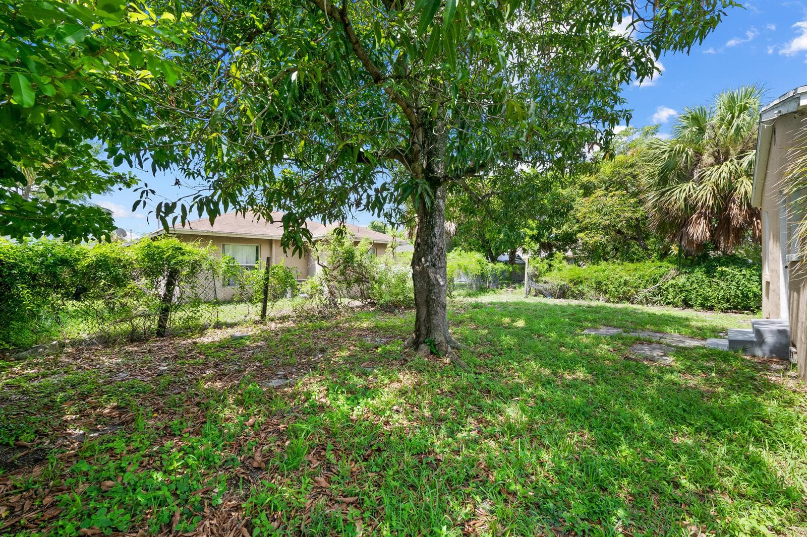 649 W 10TH Street, Riviera Beach, FL 33404 photo 4