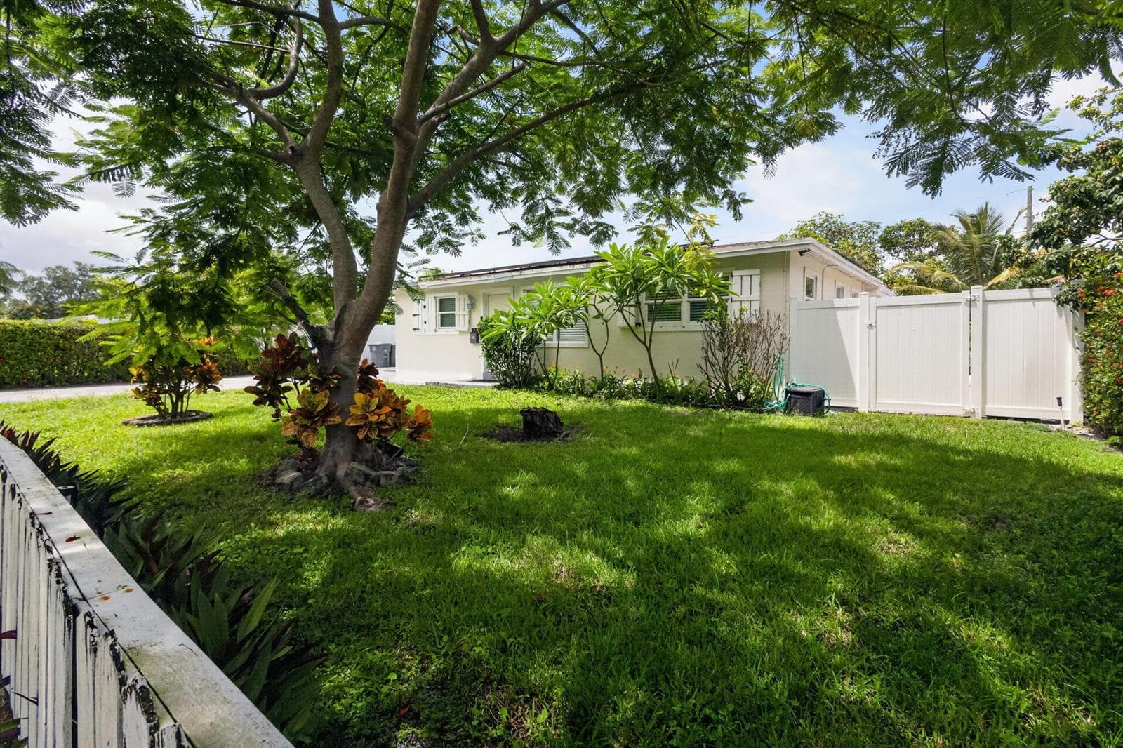 813 Date Palm Drive, Lake Park, FL 33403 photo 3