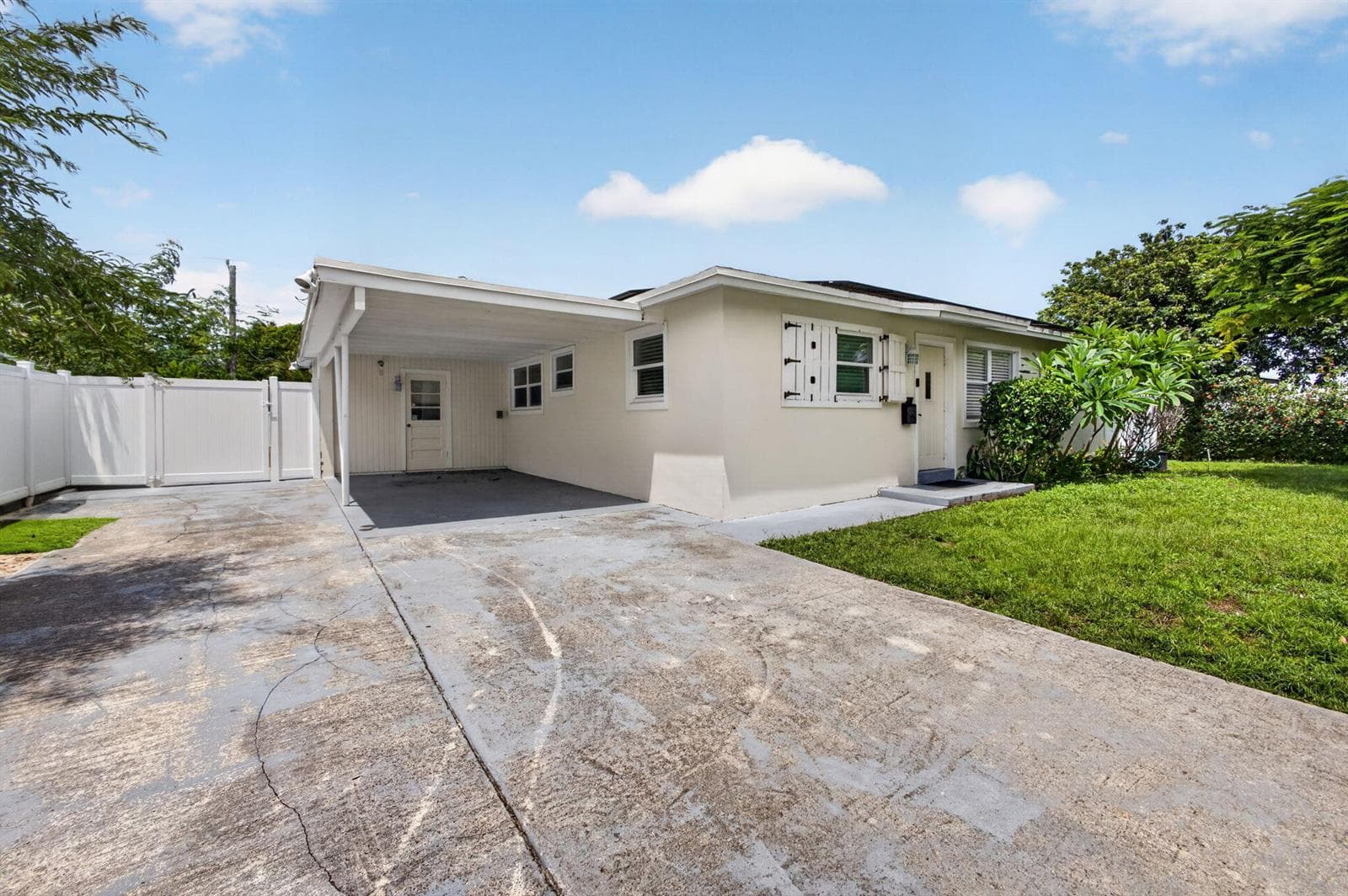 813 Date Palm Drive, Lake Park, FL 33403 photo 4