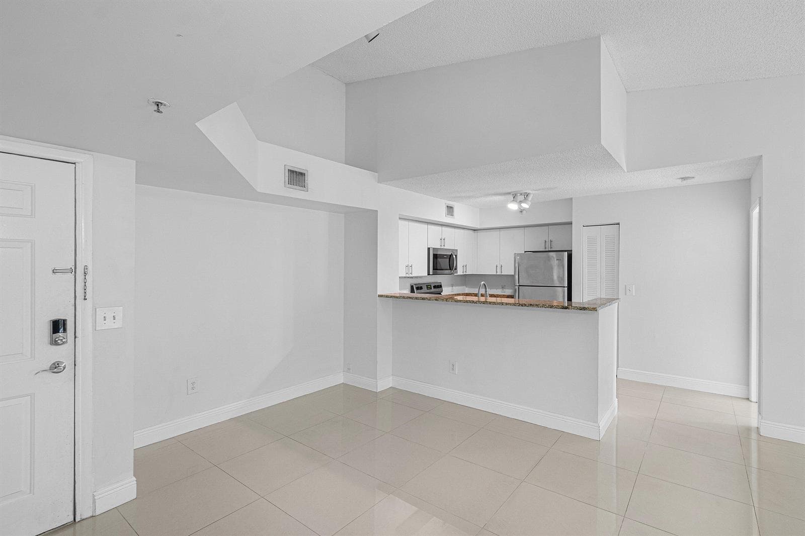 131 Yacht Club Way # 307, Hypoluxo, FL 33462 photo 3