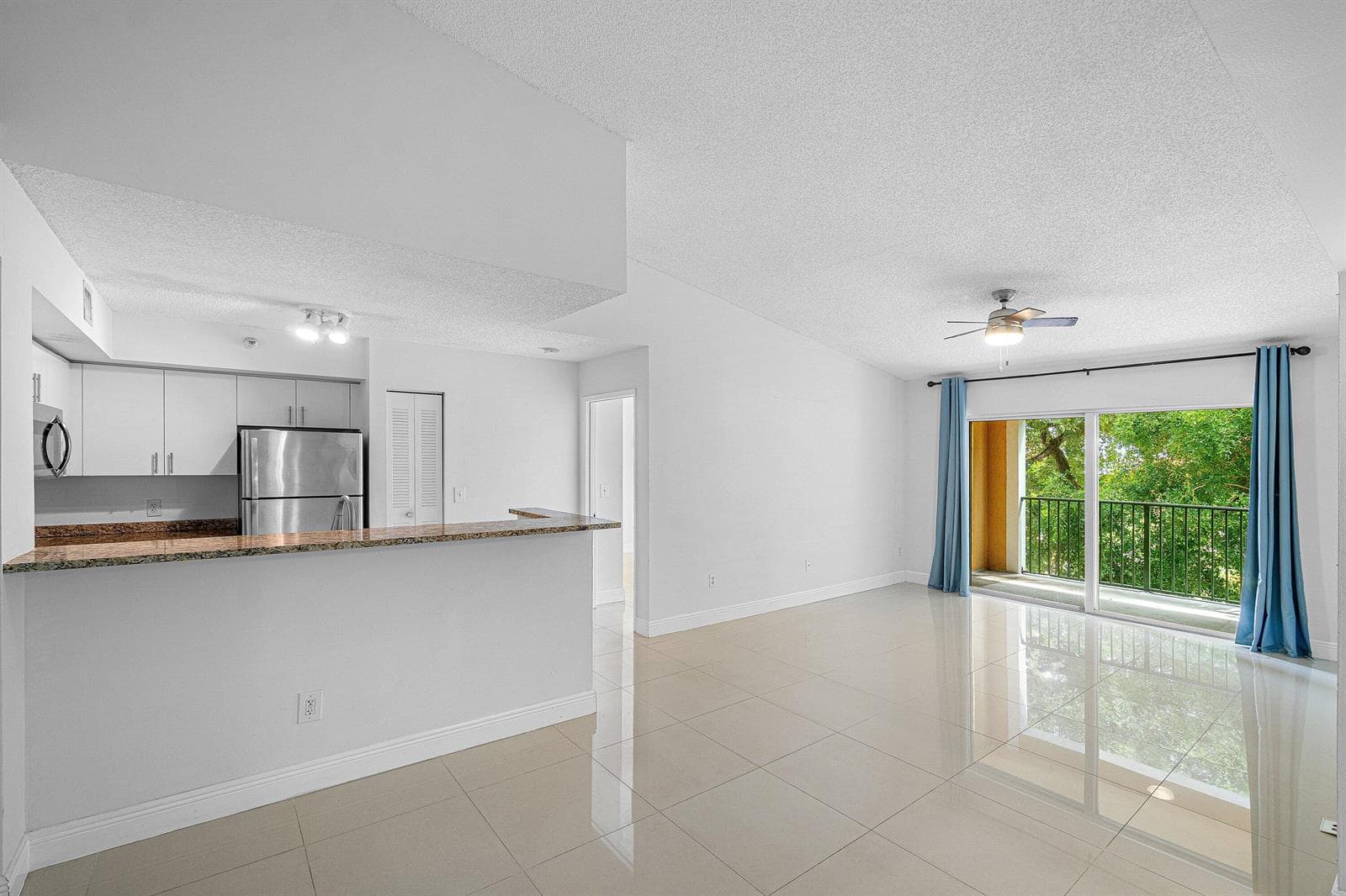 131 Yacht Club Way # 307, Hypoluxo, FL 33462 photo 4