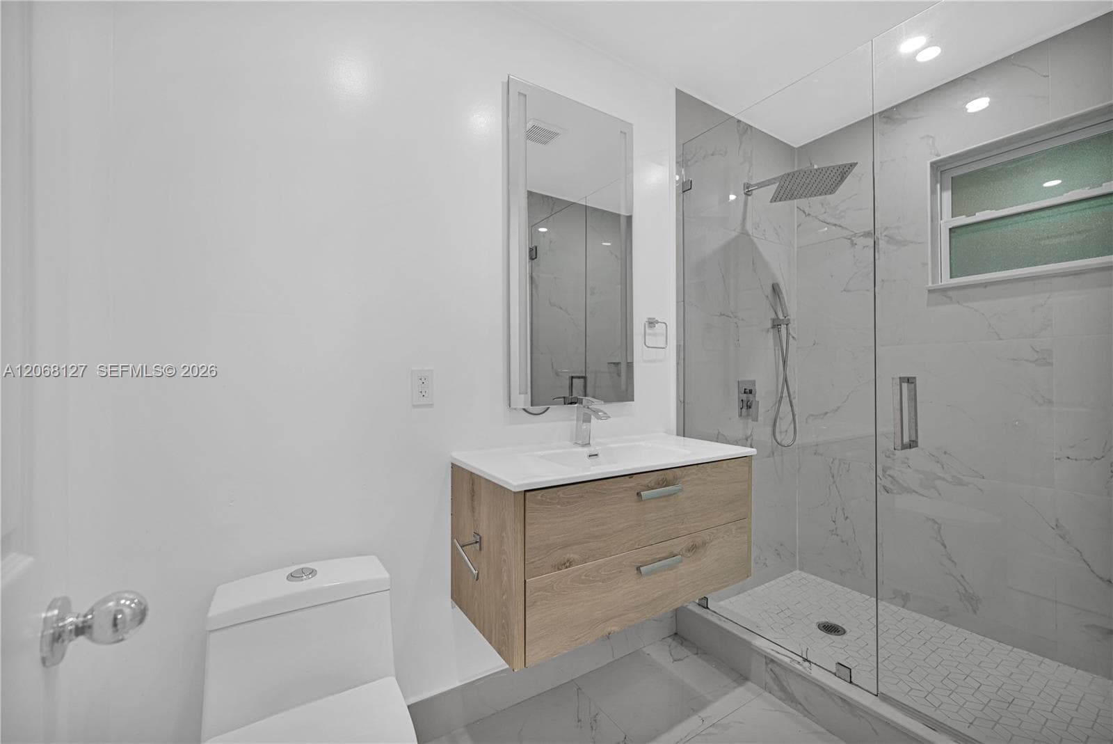 451 E 37st, Hialeah, FL 33013 photo 4