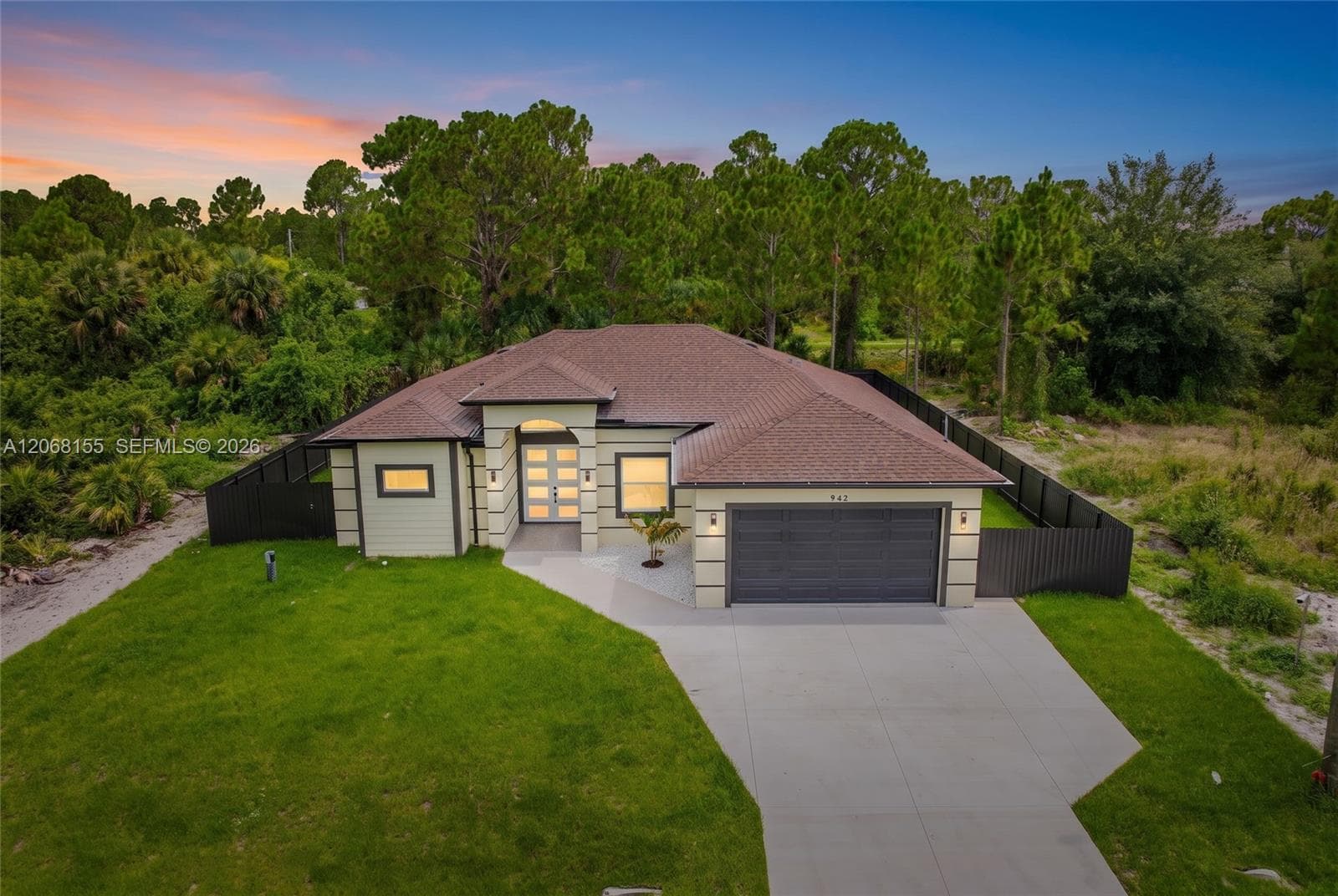 942 E KANUGA ST, Lehigh Acres, FL 33974 photo 2