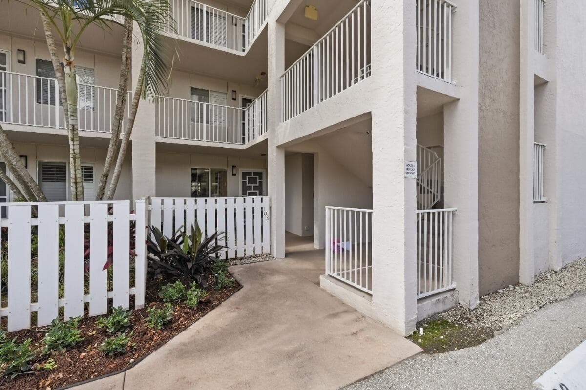 6112 HUNTWICK Terrace # 108, Delray Beach, FL 33484 photo 2