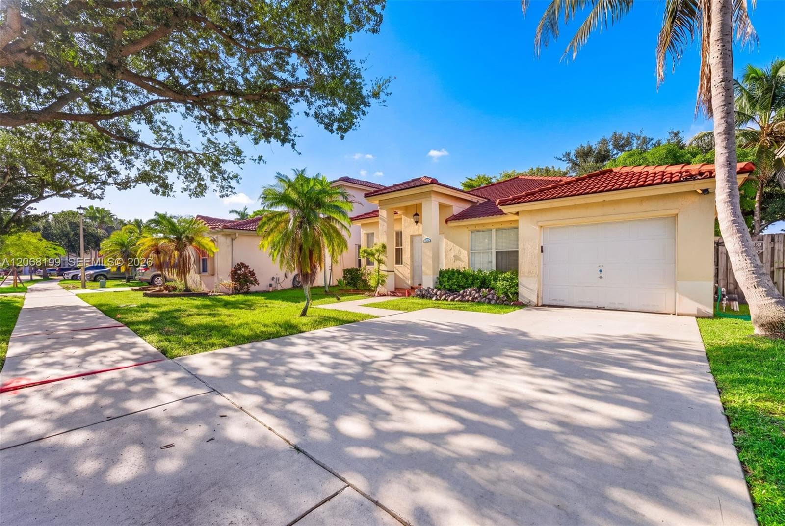13976 S Cypress Cove Cir, Davie, FL 33325 photo 2