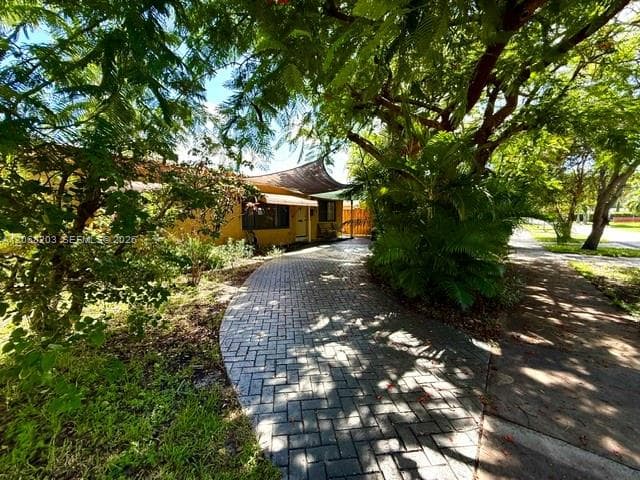 1124 NE 7th St, Hallandale Beach, FL 33009 photo 2