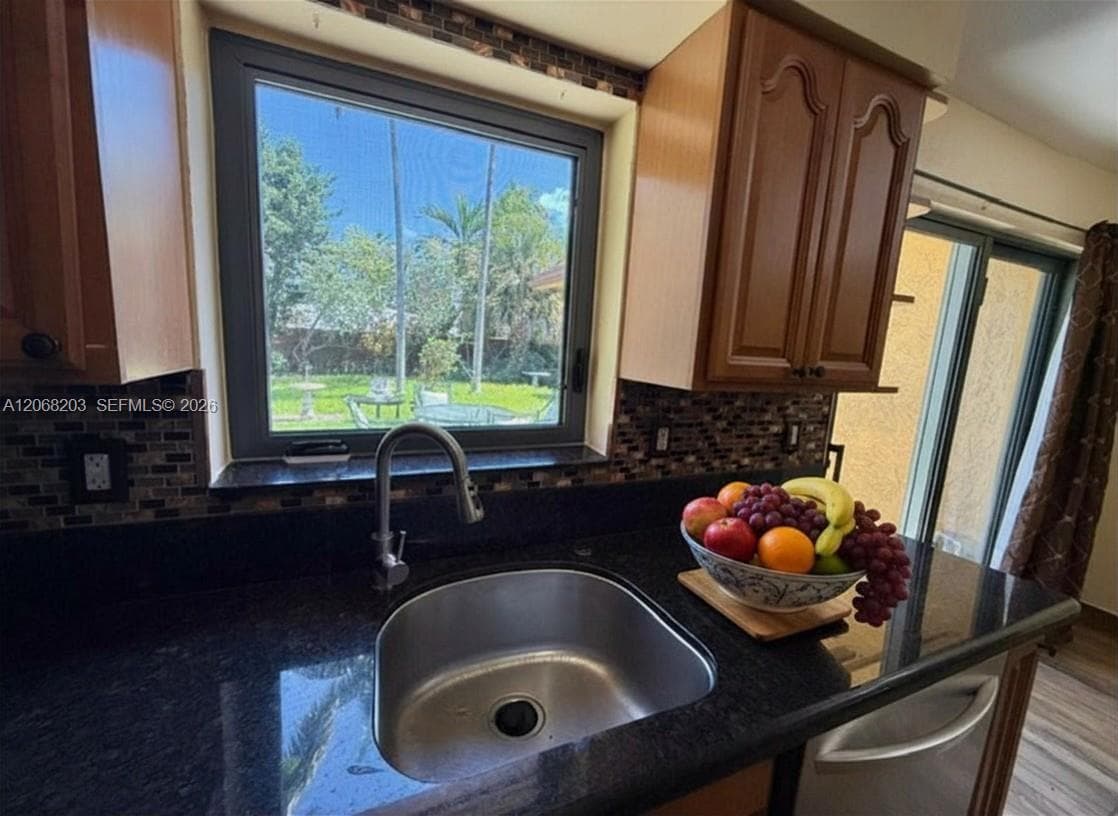 1124 NE 7th St, Hallandale Beach, FL 33009 photo 4