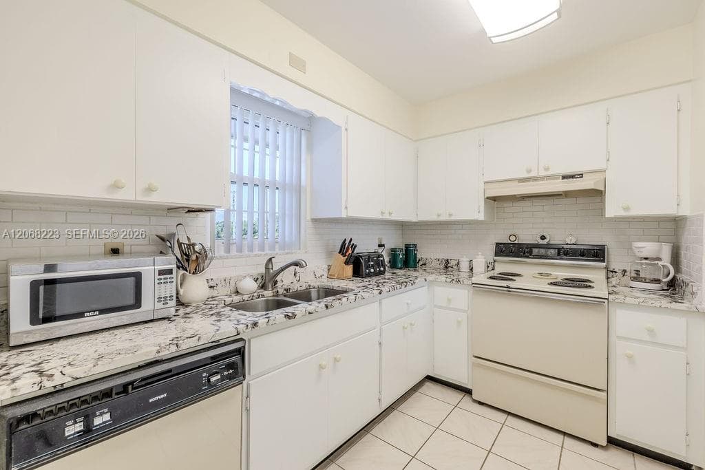 2333 Indian River Blvd # 306, Vero Beach, FL 32960 photo 3