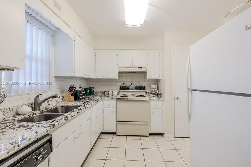 2333 Indian River Blvd # 306, Vero Beach, FL 32960 photo 4