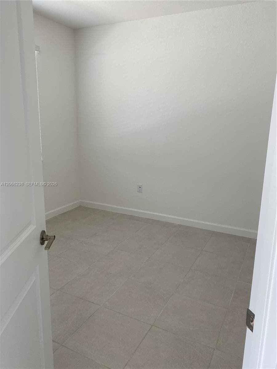20696 NE 7th Pl # 20696, Miami, FL 33179 photo 2