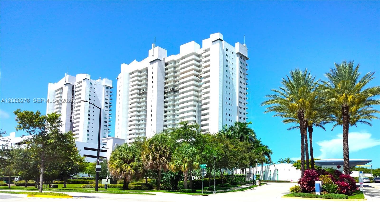 14951 Royal Oaks Ln # 1006, North Miami, FL 33181 photo 4