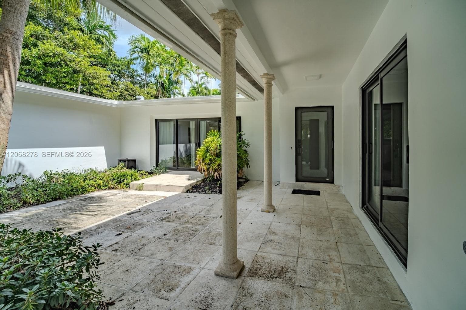 1825 Alamanda Dr, North Miami, FL 33181 photo 5