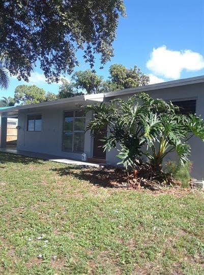 223 SE 14TH Place, Deerfield Beach, FL 33441 photo 2