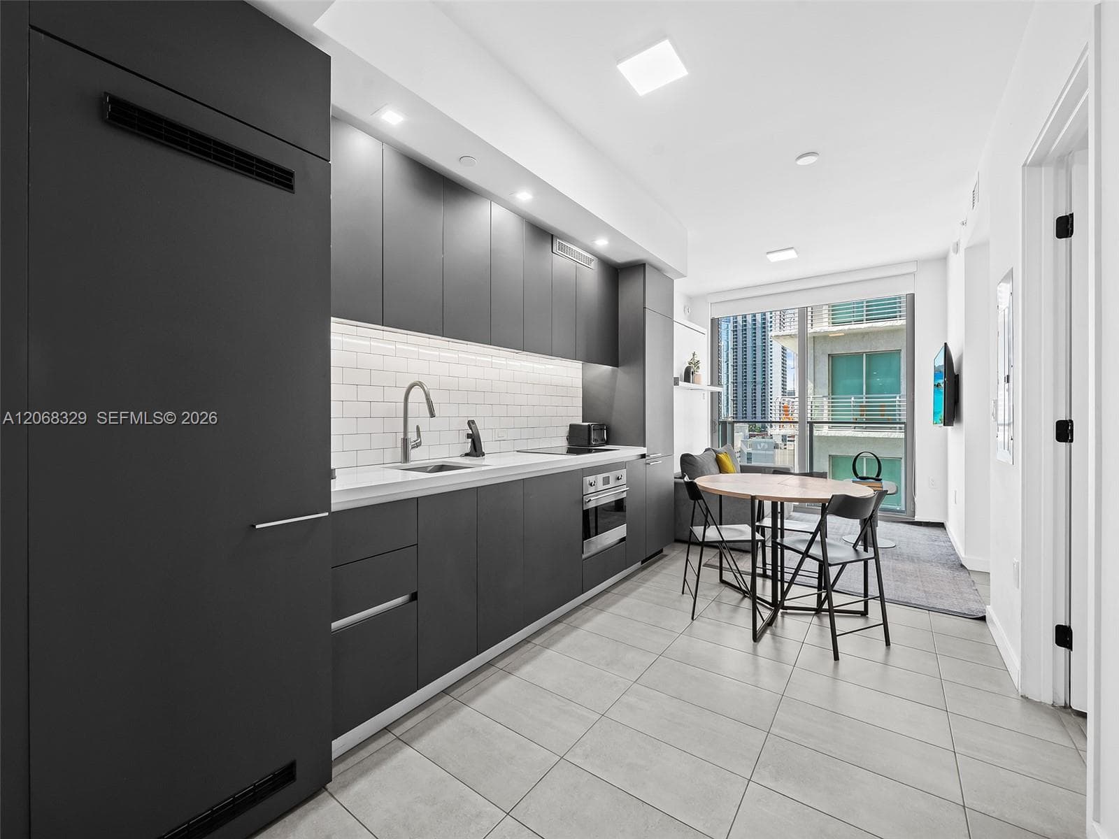 227 NE 2nd St # 1807, Miami, FL 33132 photo 3