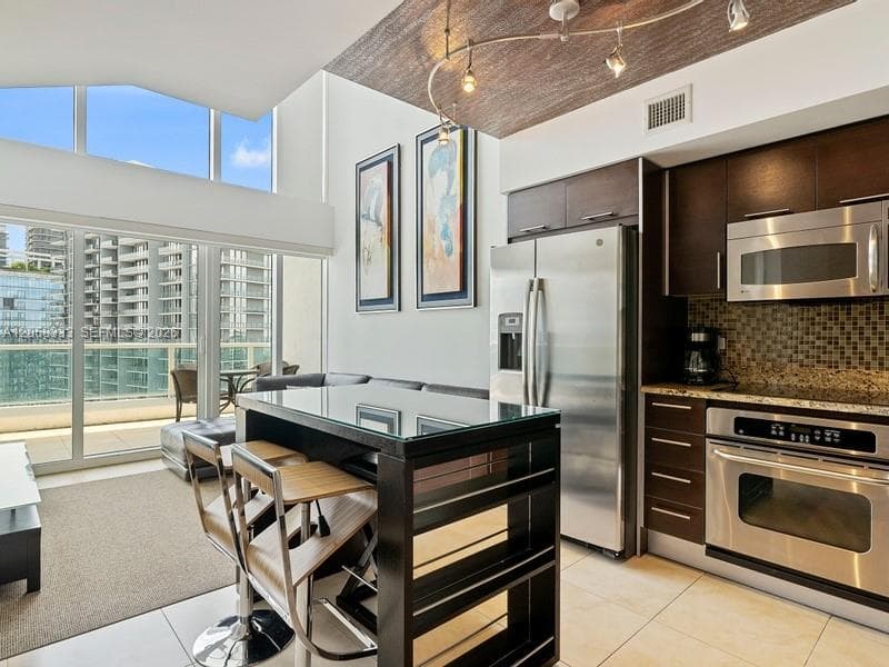 41 SE 5th St # 2310, Miami, FL 33131 photo 4