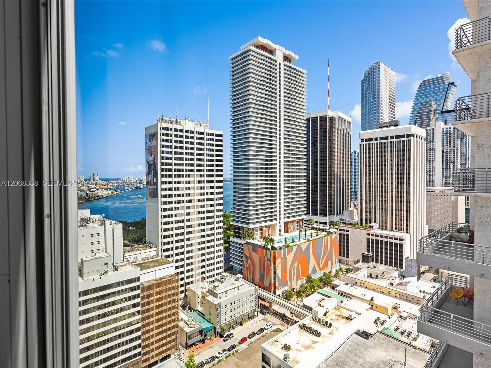 227 NE 2nd St # 2501, Miami, FL 33132 photo 2