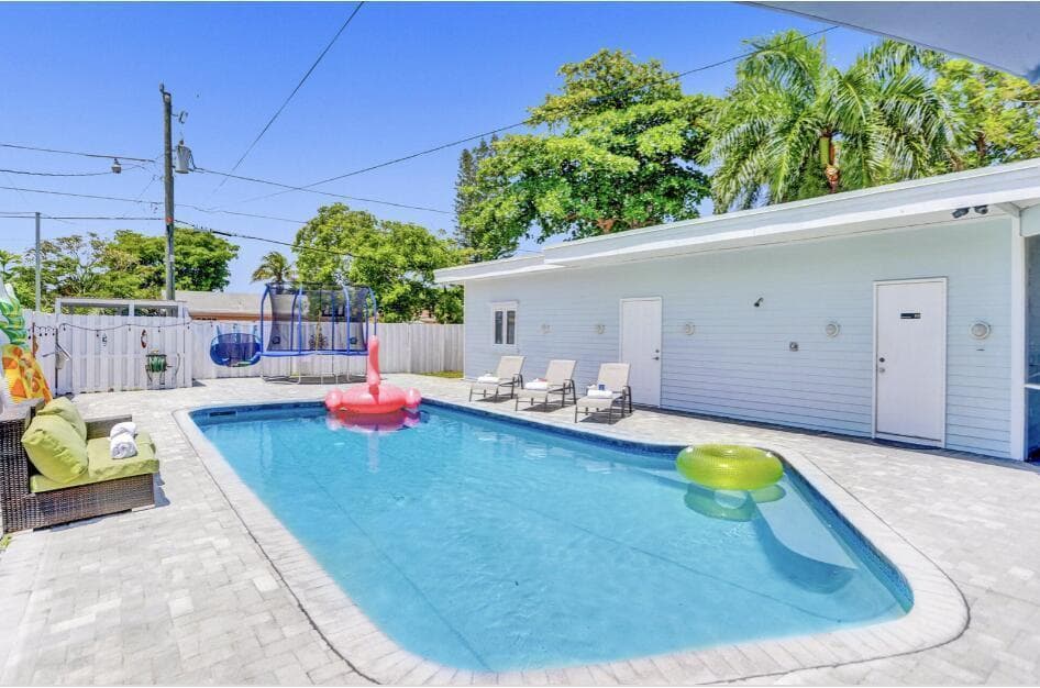 42 SW 12TH Street, Dania Beach, FL 33004 photo 2