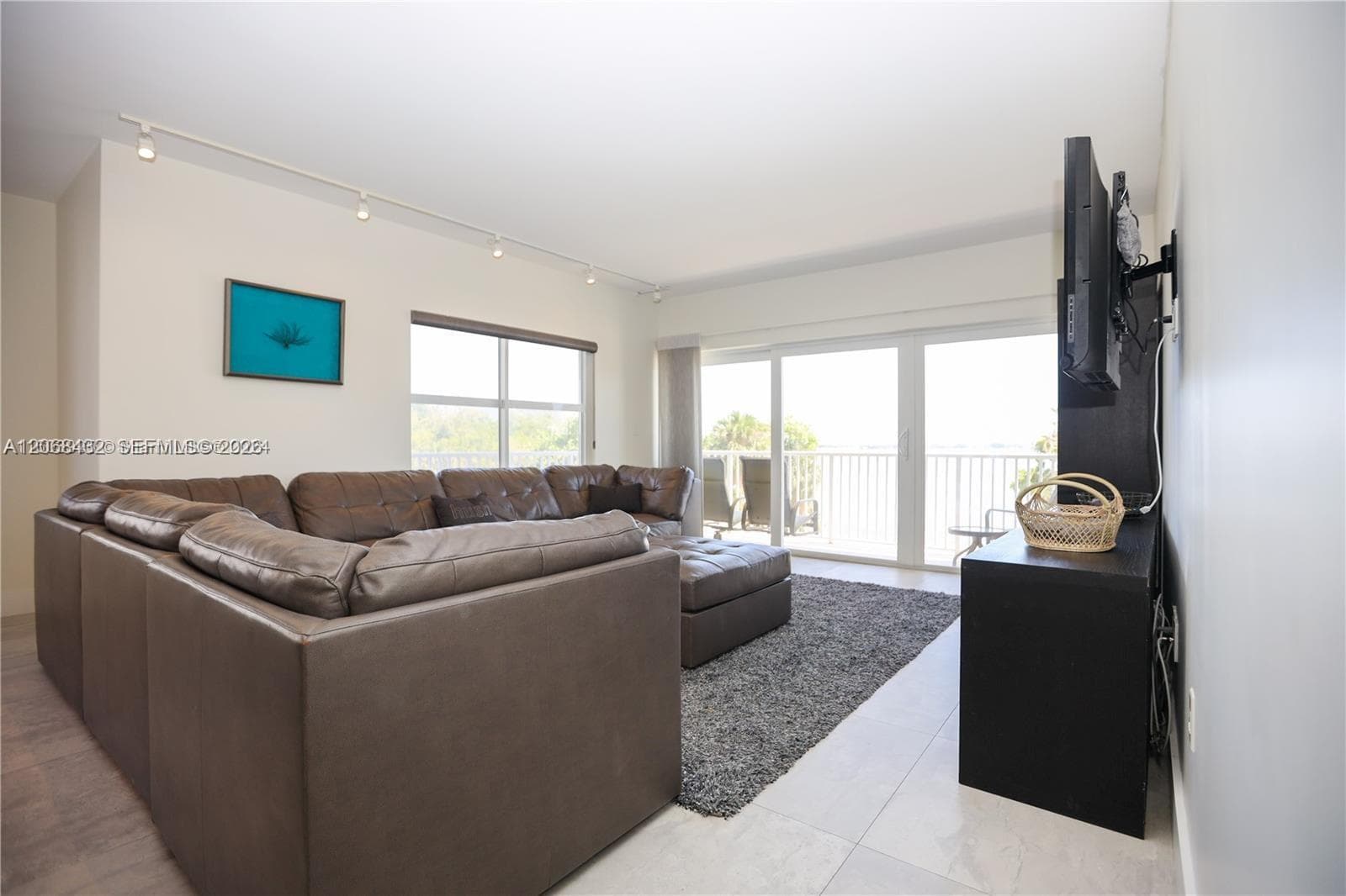 300 Bayview Dr # 216, Sunny Isles Beach, FL 33160 photo 3