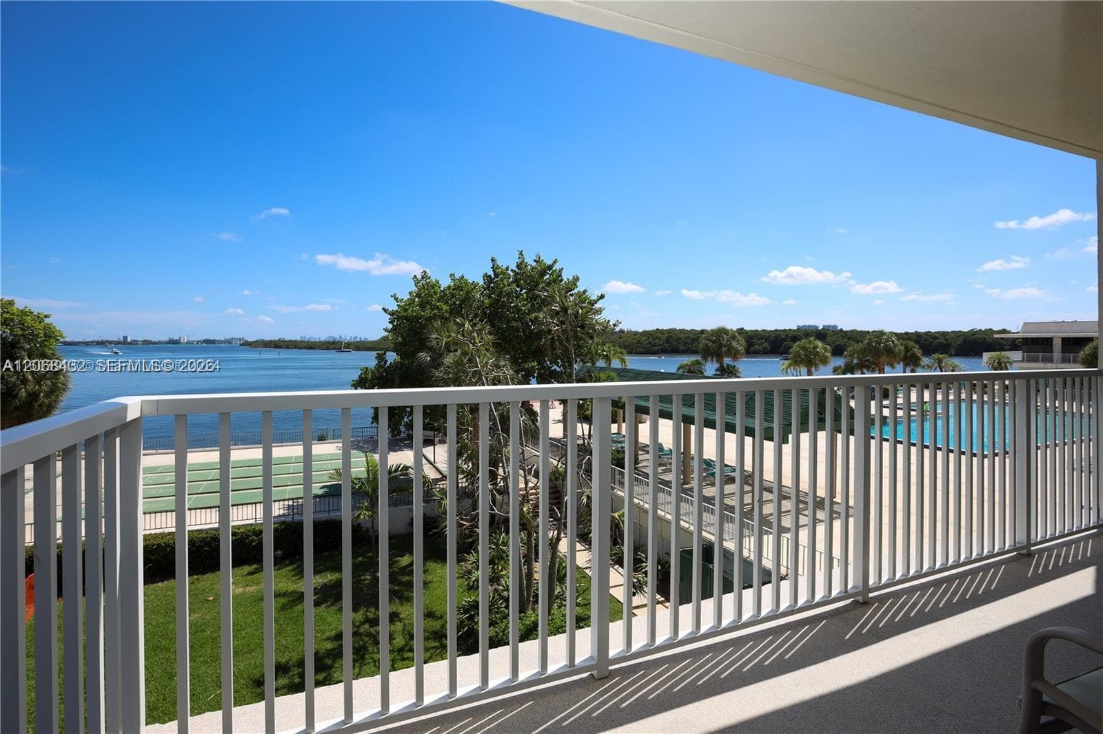 300 Bayview Dr # 216, Sunny Isles Beach, FL 33160