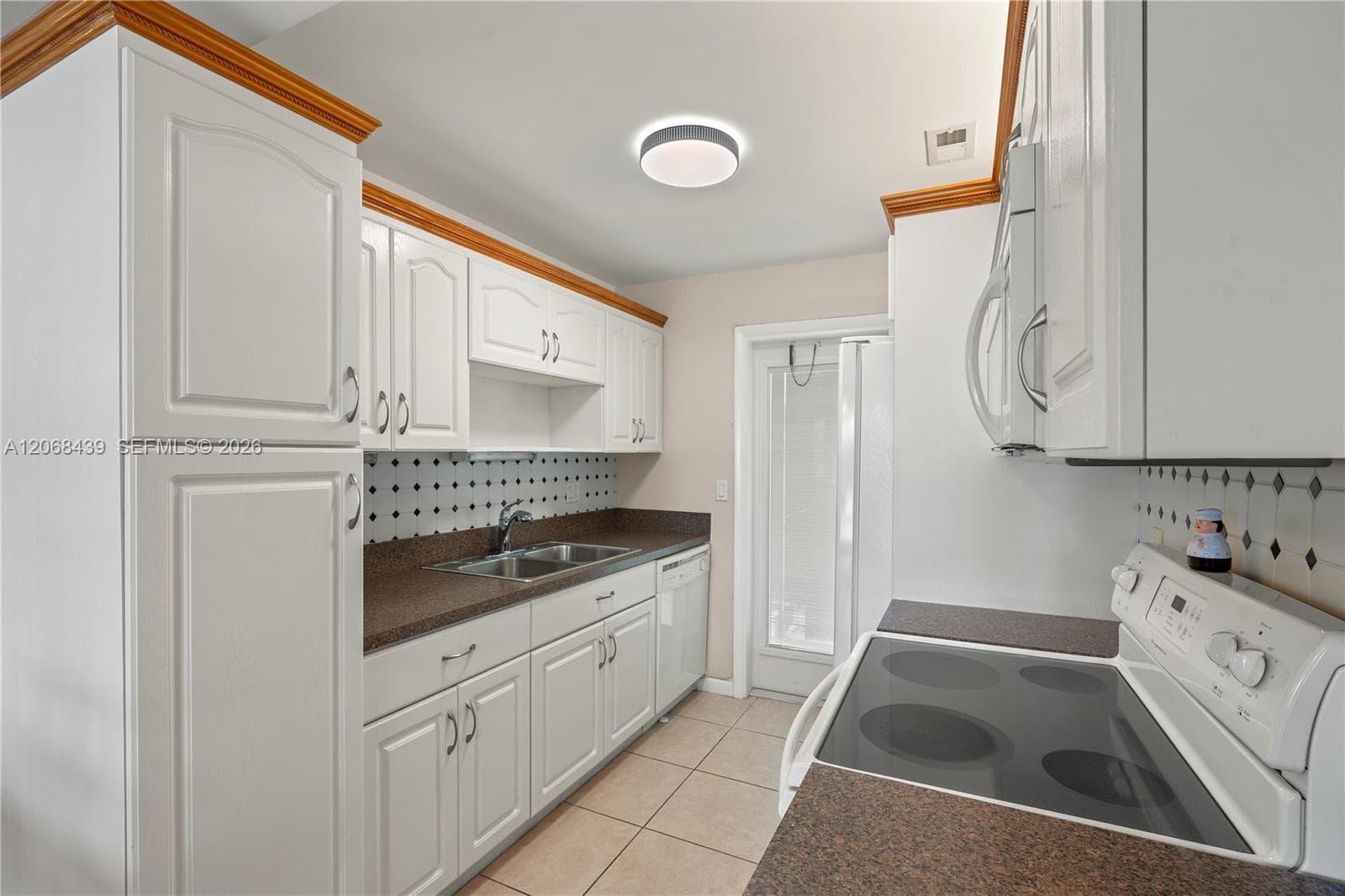 2600 Diana Dr # 208, Hallandale Beach, FL 33009 photo 3