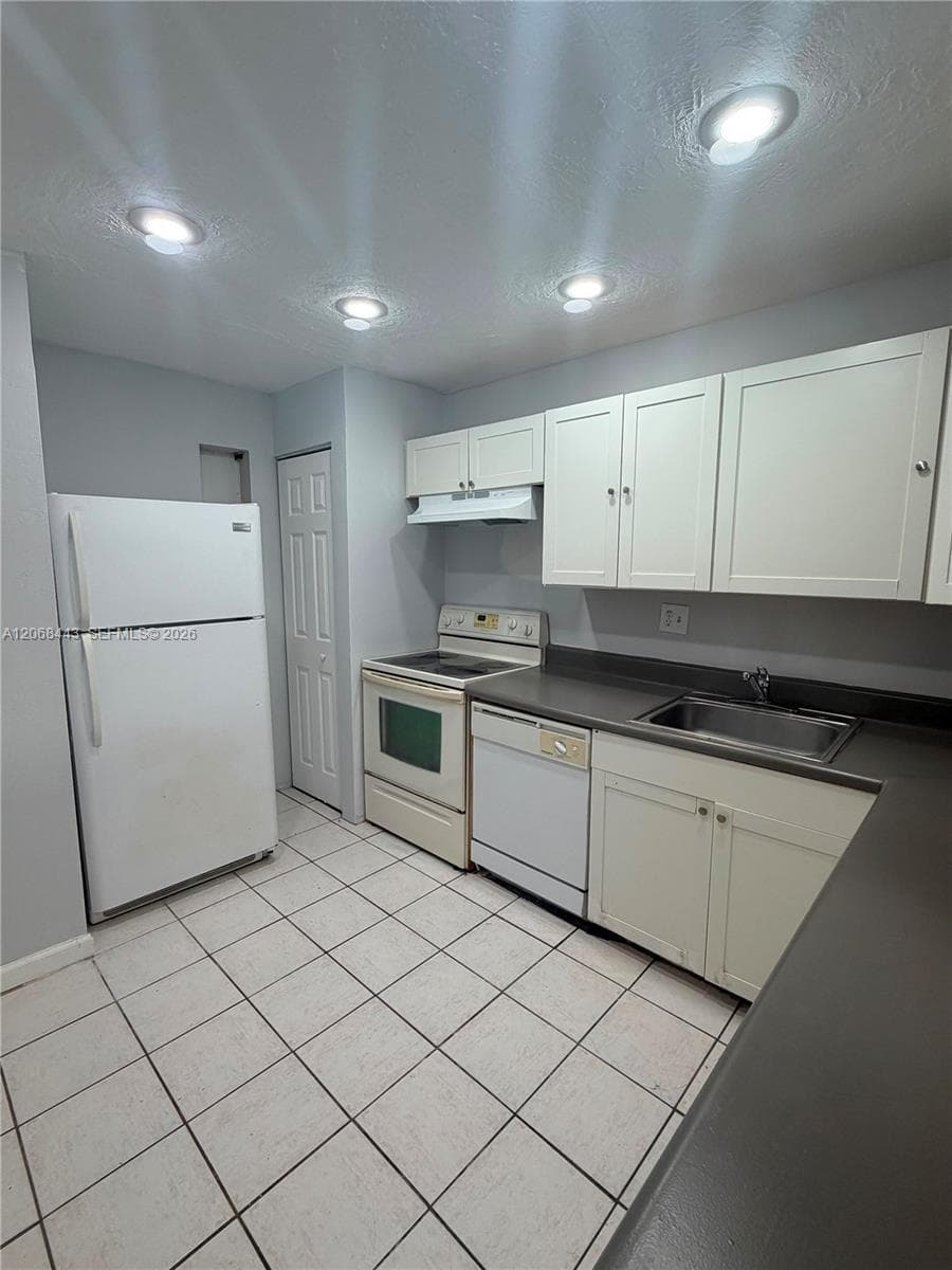 8020 N Colony Cir N # 306, Tamarac, FL 33321 photo 2