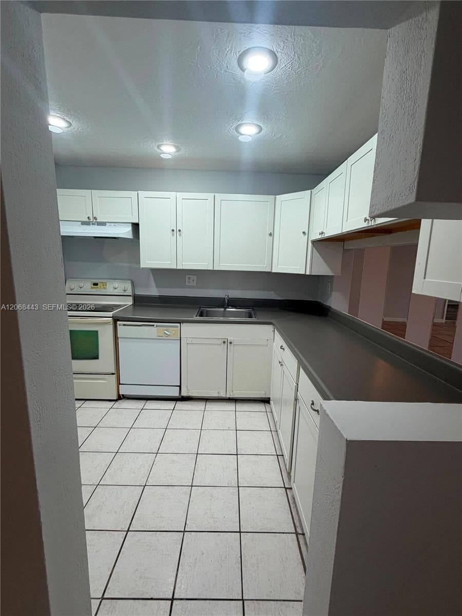 8020 N Colony Cir N # 306, Tamarac, FL 33321 photo 3