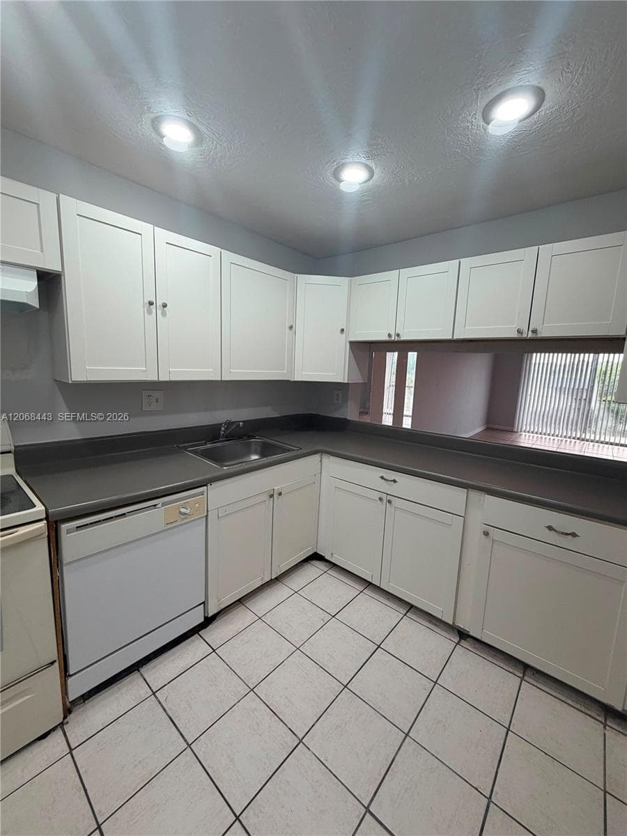 8020 N Colony Cir N # 306, Tamarac, FL 33321 photo 4