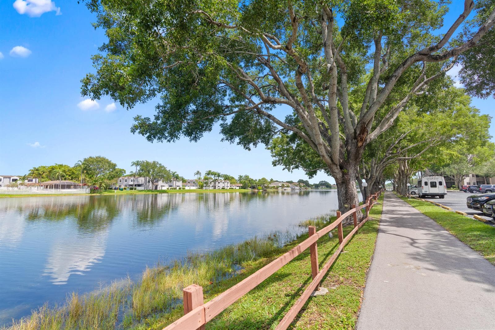 900 COLONY POINT Circle # 511, Pembroke Pines, FL 33026 photo 5