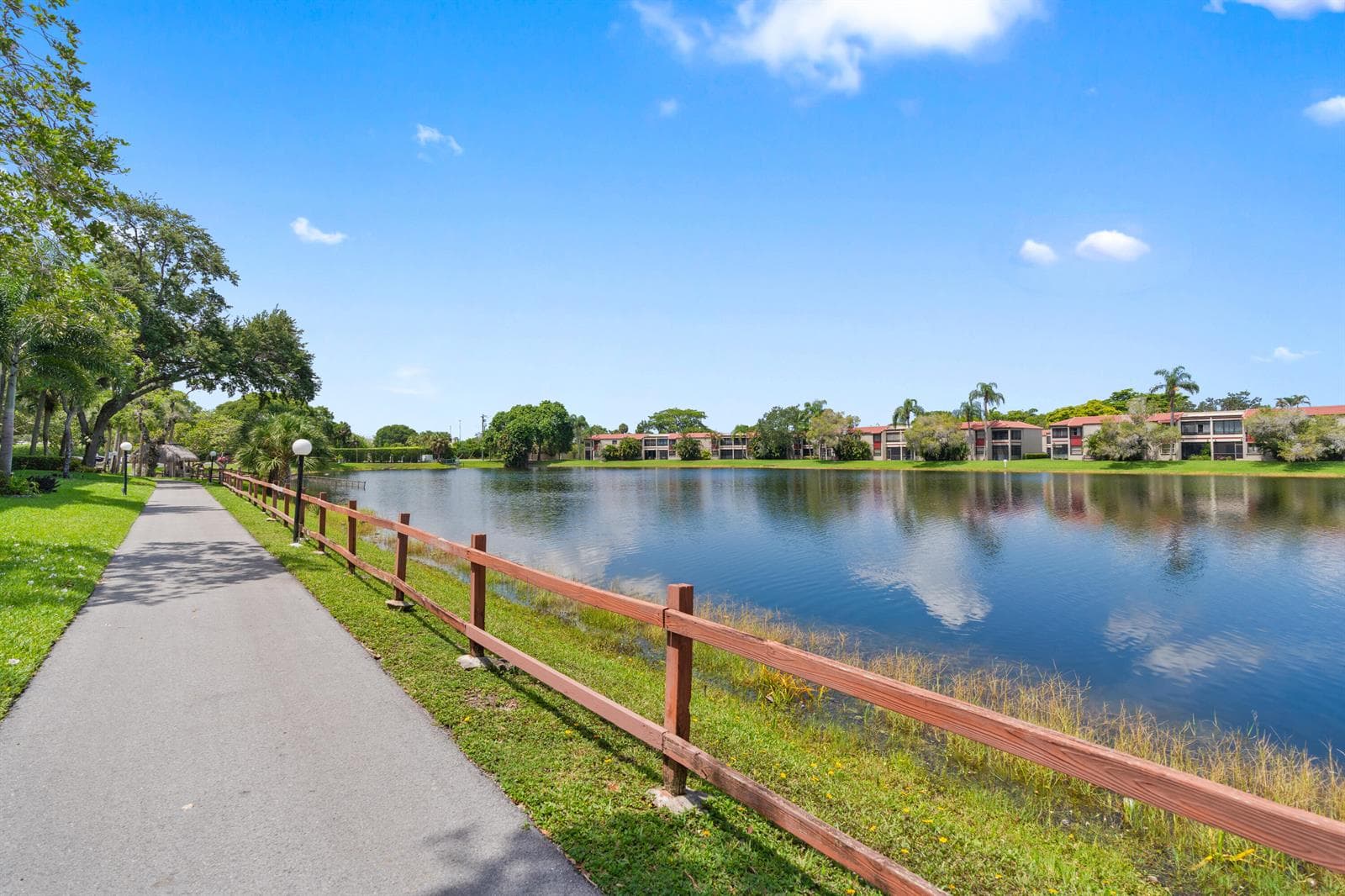 900 COLONY POINT Circle # 511, Pembroke Pines, FL 33026 photo 4