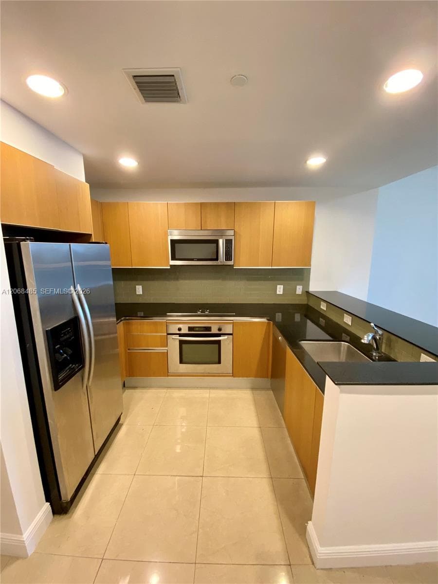 1060 Brickell Ave # 1413, Miami, FL 33131 photo 2