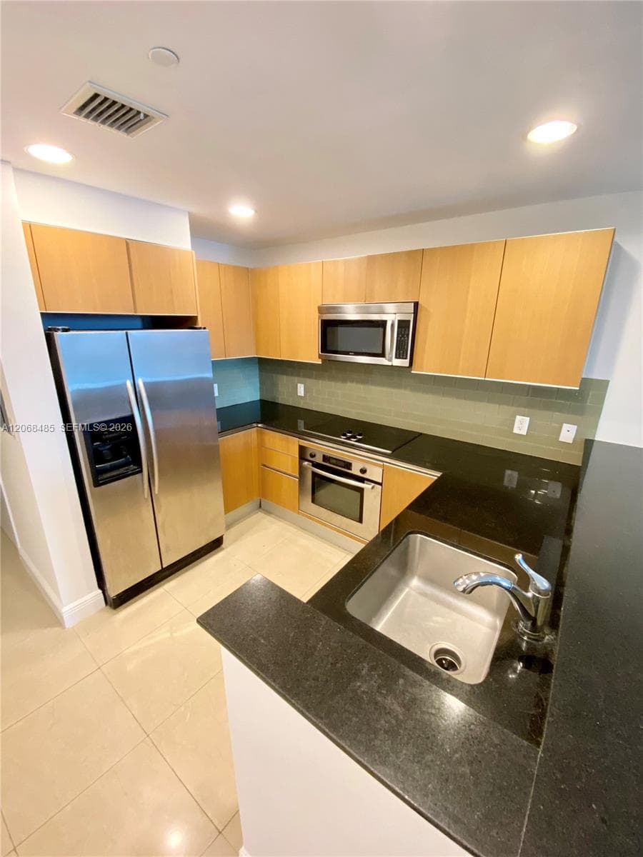 1060 Brickell Ave # 1413, Miami, FL 33131 photo 3