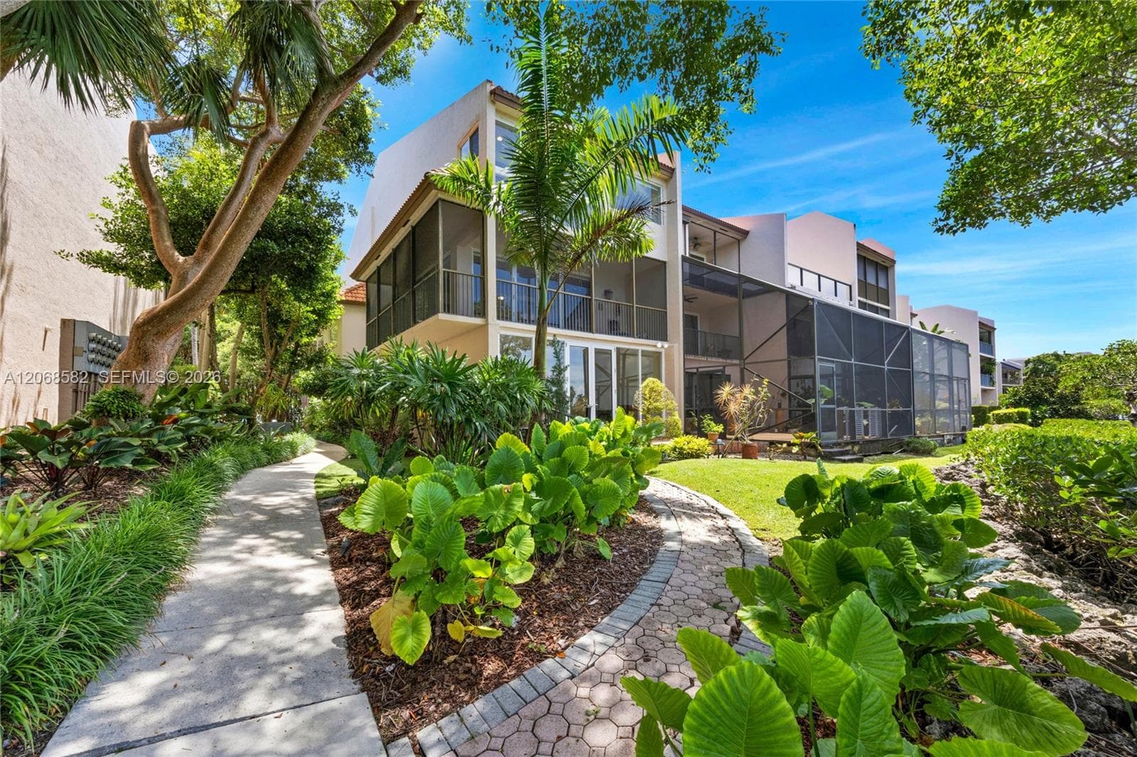 5996 Paradise Point Dr, Palmetto Bay, FL 33157 photo 2