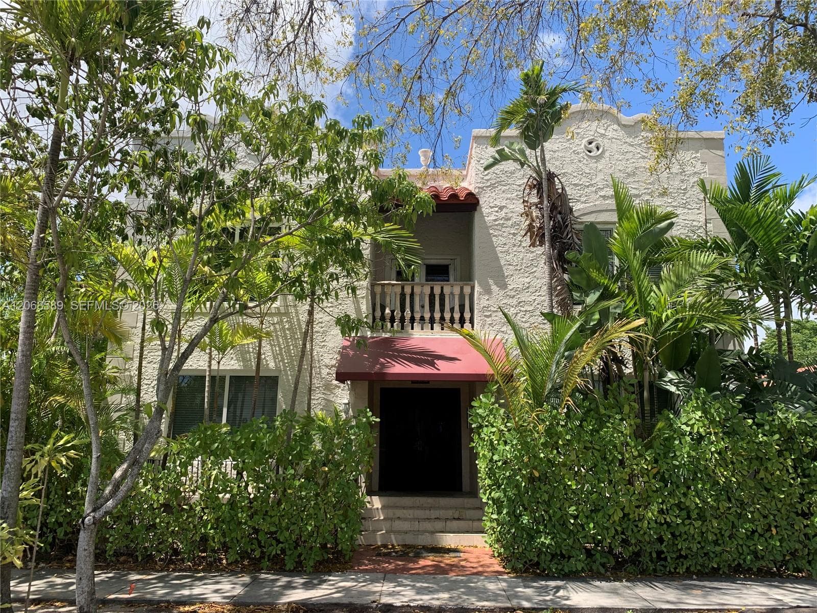 712 SW 56 AV # 8B, Coral Gables, FL 33134